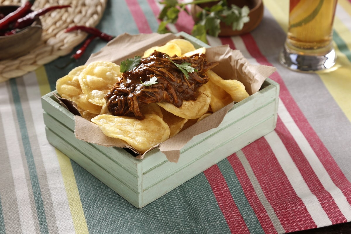 Maxi Chips With Chicken In Mole Sauce